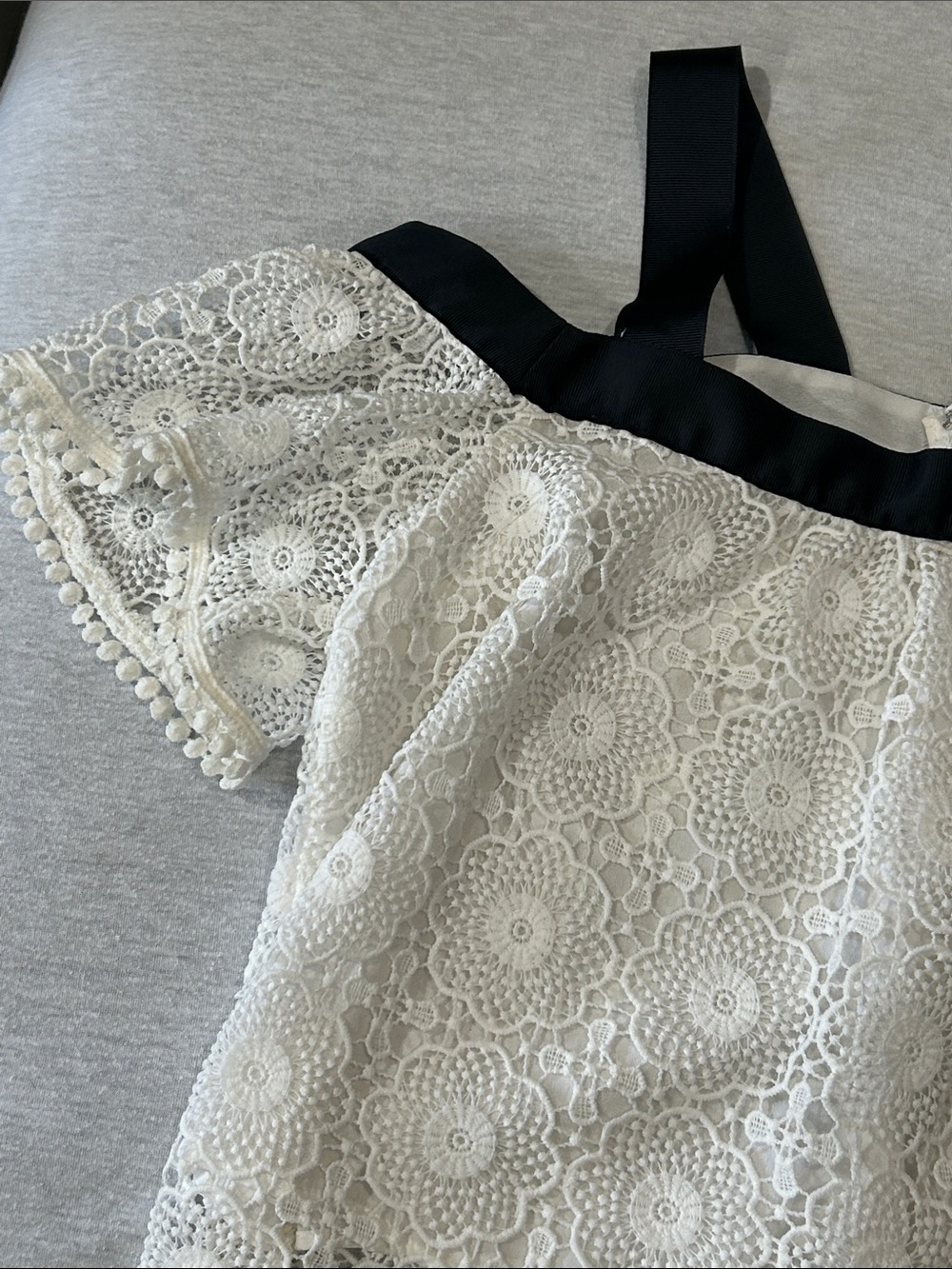 Topshop Petite lace cold shoulder top sz 4 - Picture 4 of 10